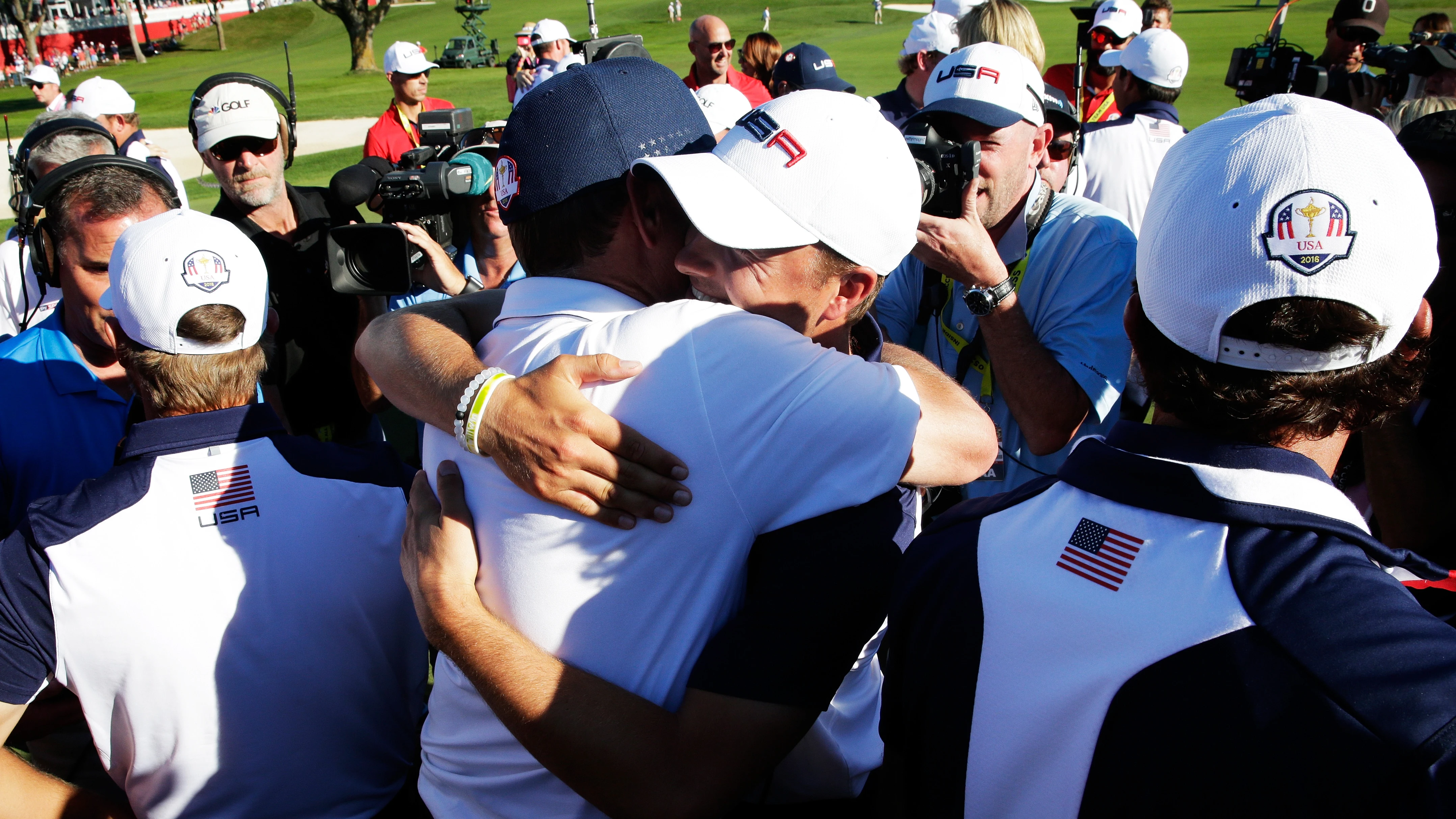 Davis Love III, capitán de EEUU, celebra con Jordan Spieth el triunfo Davis Love III, capitán de EEUU, celebra con Jordan Spieth el triunfo