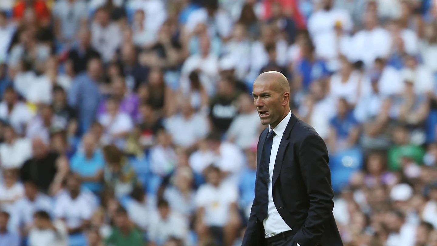Zidane, en la banda del Bernabéu Zidane, en la banda del Bernabéu
