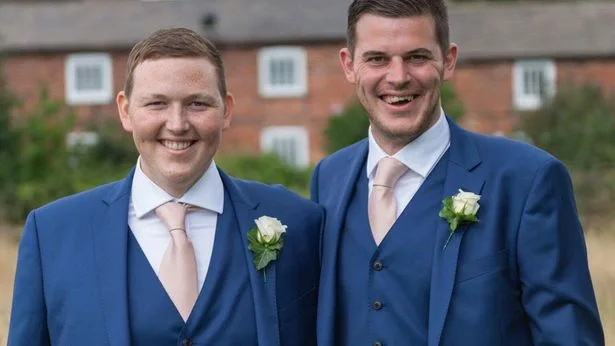 Rob y Andy durante la boda de éste.