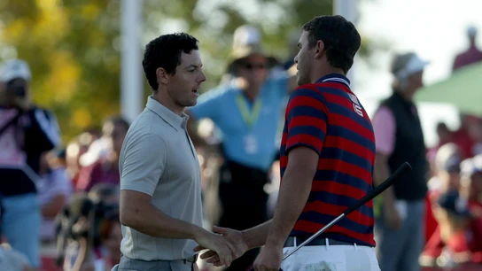 Rory McIlroy saluda a Brooks Koepka Rory McIlroy saluda a Brooks Koepka