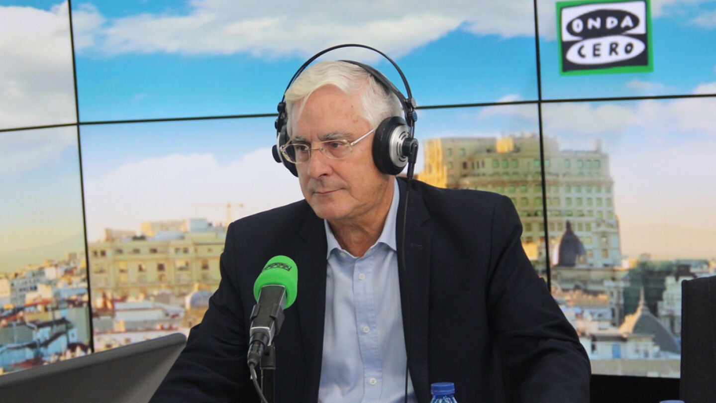 El diputado socialista y expresidente manchego, Jos&eacute; Mar&iacute;a Barreda, en los estudios de Onda Cero
