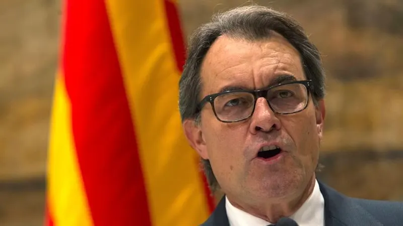 El expresidente catalán Artur Mas ha acusado al Gobierno de haber "presionado" a los fiscales