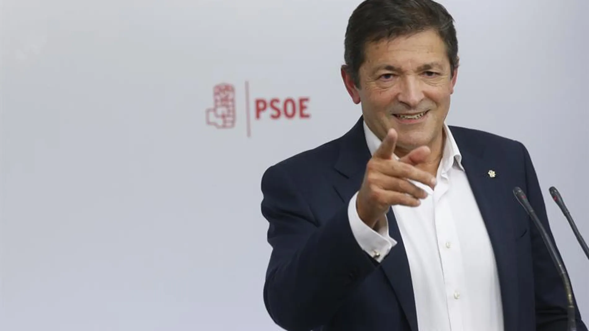   El presidente de la gestora del PSOE, Javier Fernández.