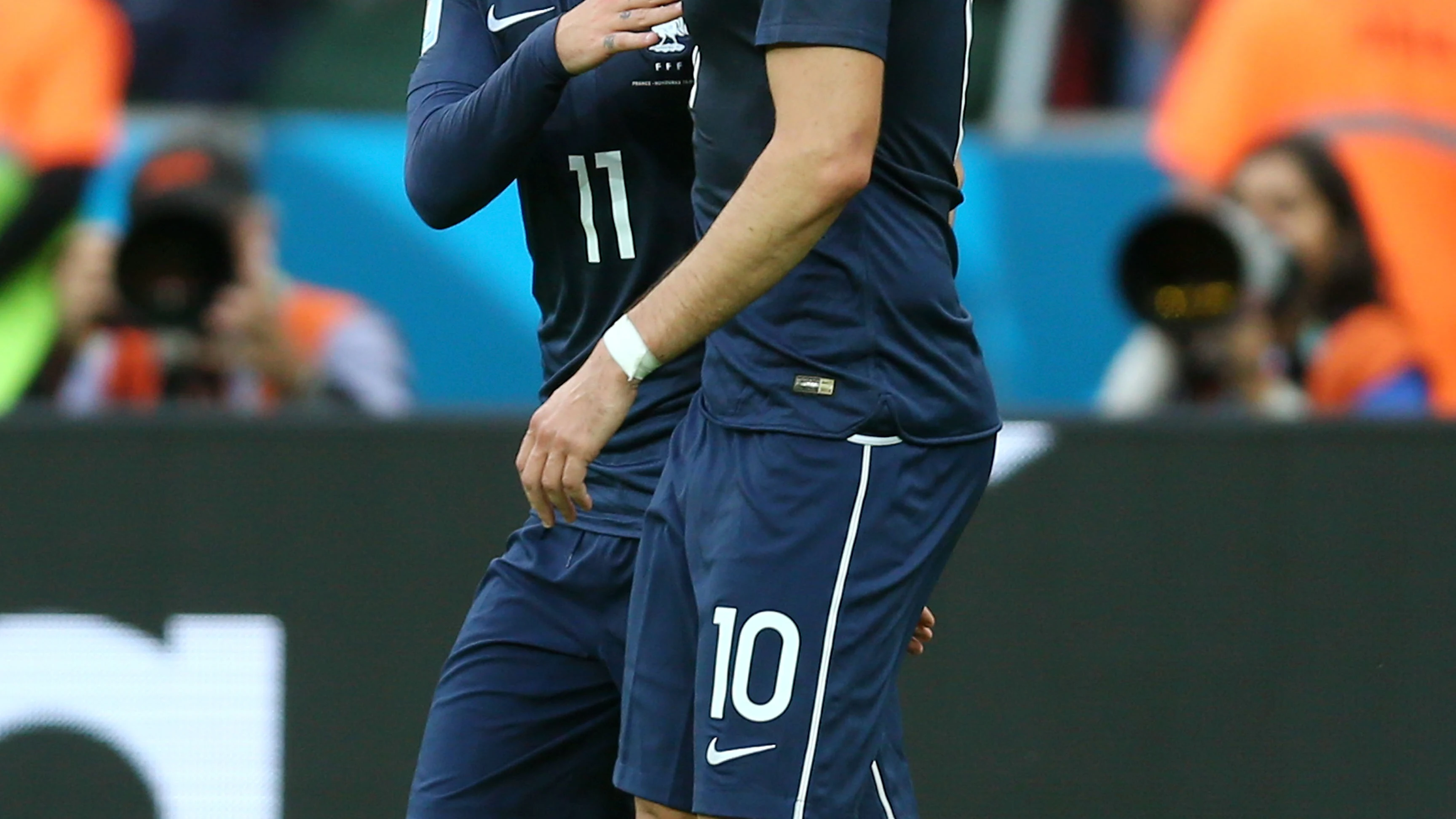 Benzema y Griezmann, en un partido de la Selección francesa