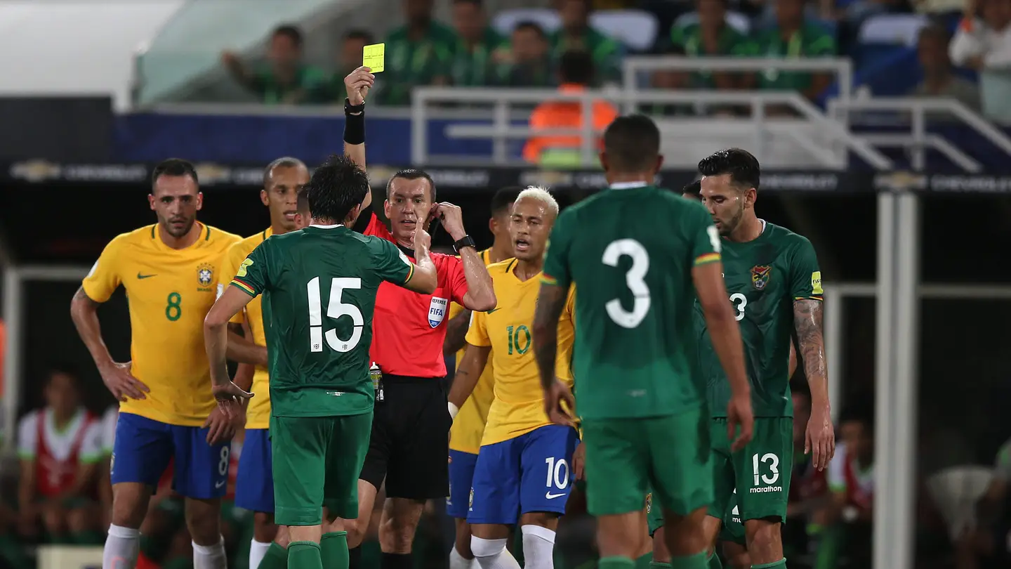 Neymar vio la tarjeta amarilla ante Bolivia y no podrá jugar el próximo partido con su Selección Neymar vio la tarjeta amarilla ante Bolivia y no podrá jugar el próximo partido con su Selección