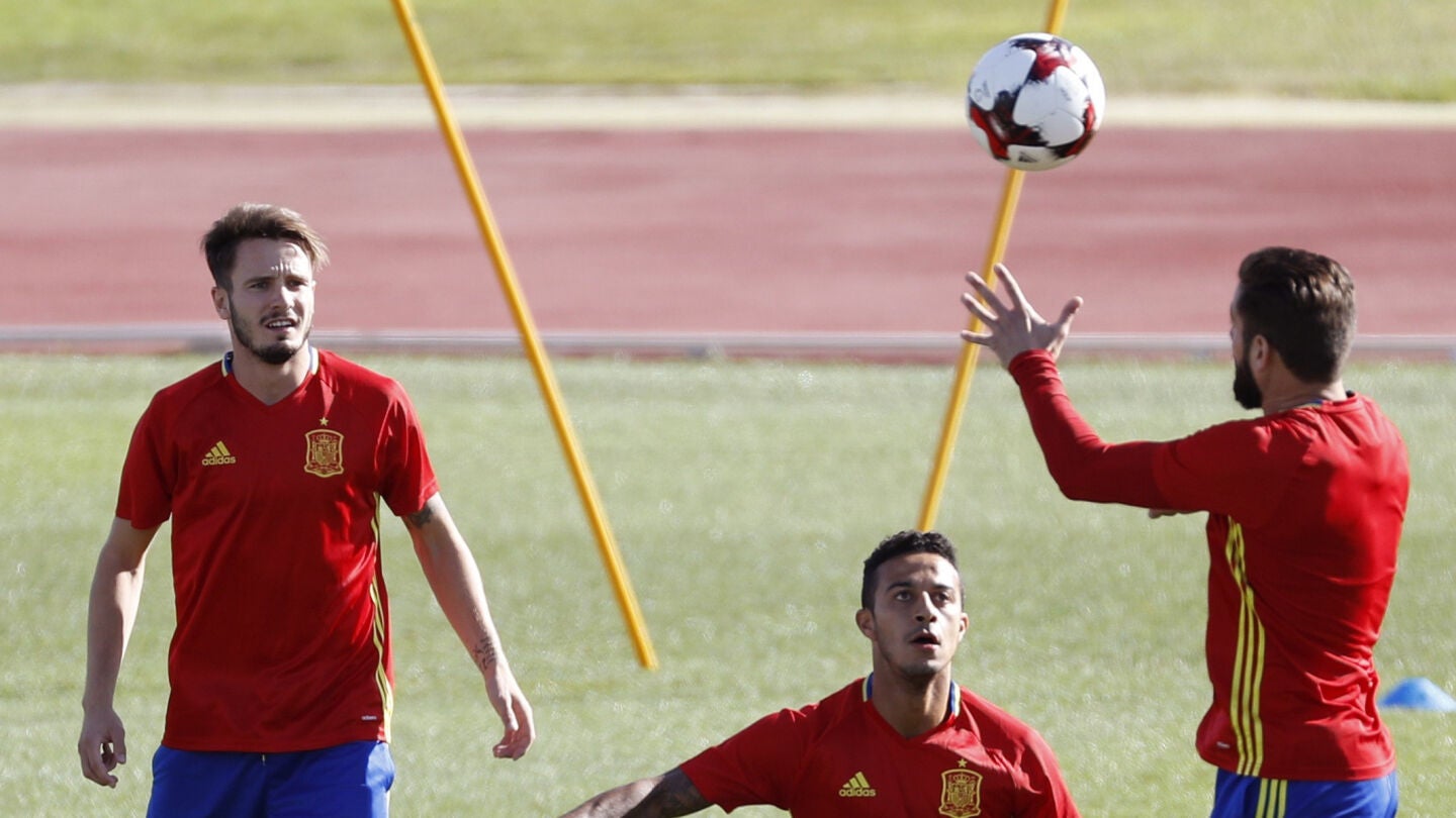 Sa&uacute;l participa en un entrenamiento con la selecci&oacute;n espa&ntilde;ola de f&uacute;tbol