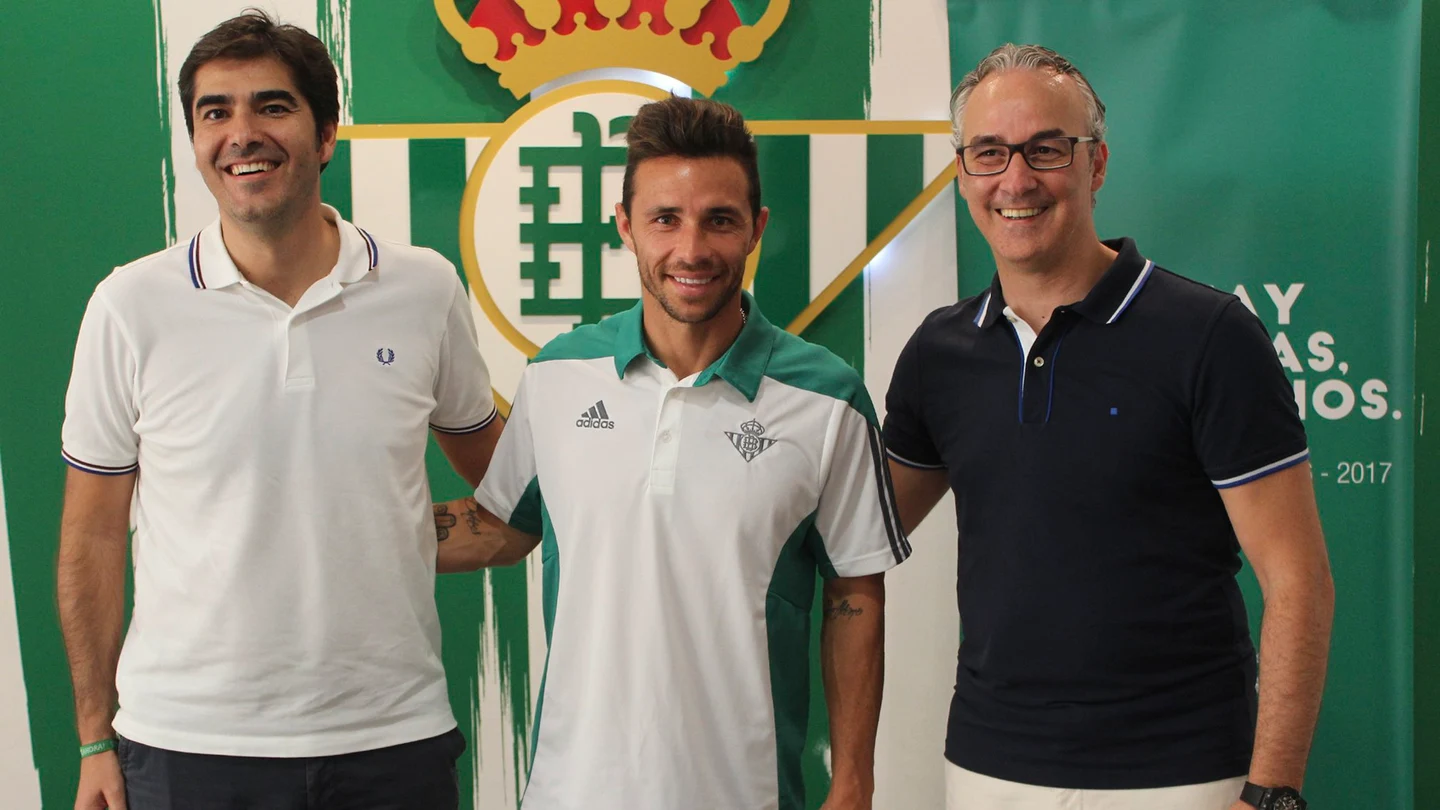 Rubén Castro renueva con el Betis hasta 2019 Rubén Castro renueva con el Betis hasta 2019