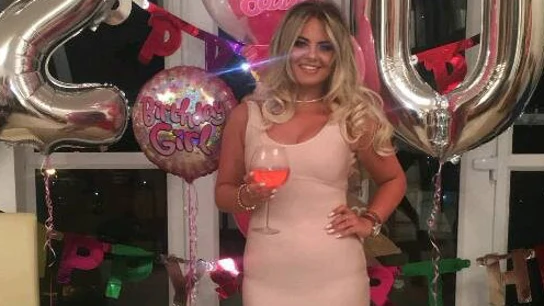 Bobbi Jo Goldsmith, la chica a la que se le negó la entrada a una discoteca por estar 'gorda' Bobbi Jo Goldsmith, la chica a la que se le negó la entrada a una discoteca por estar 'gorda'