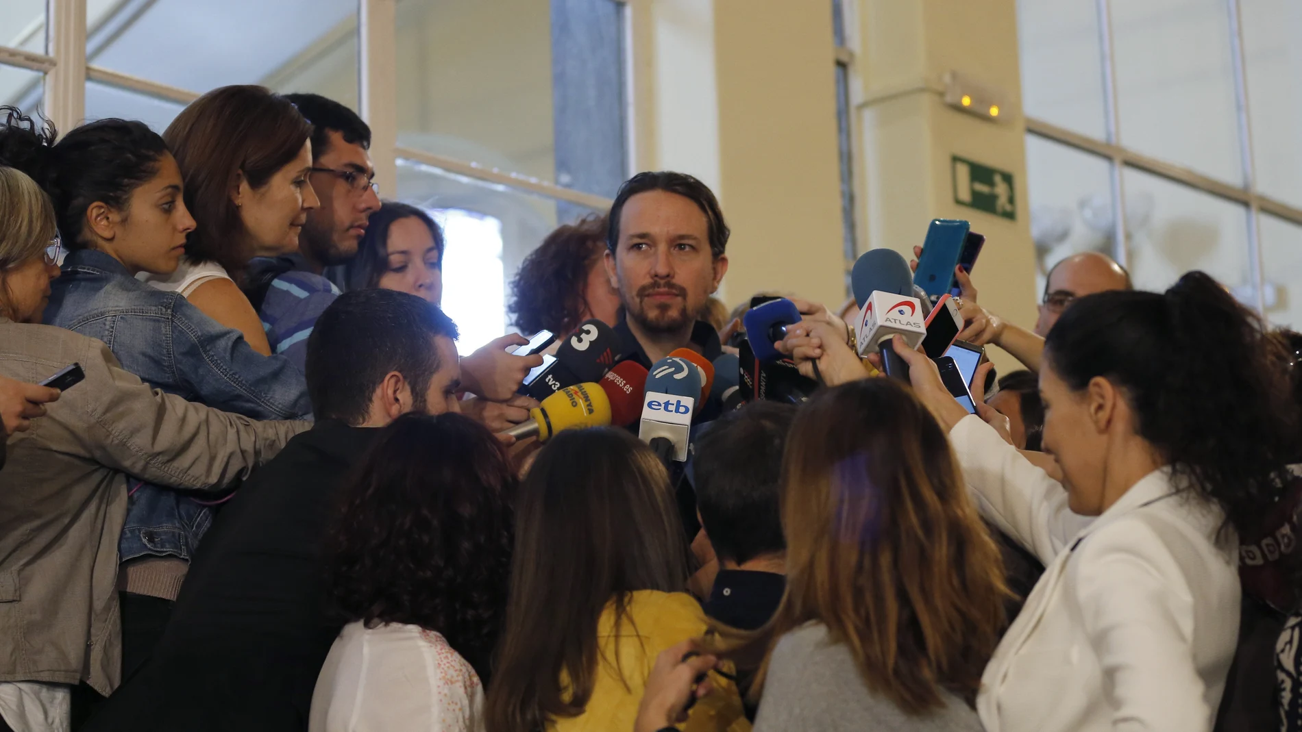 El líder de Podemos, Pablo Iglesias, en respuesta a las preguntas de los periodistas antes de comenzar el Consejo Ciudadano del partido