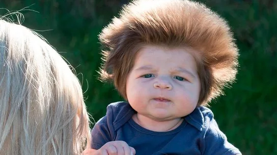 Junior Cox-Noon, un bebé con pelazo Junior Cox-Noon, un bebé con pelazo