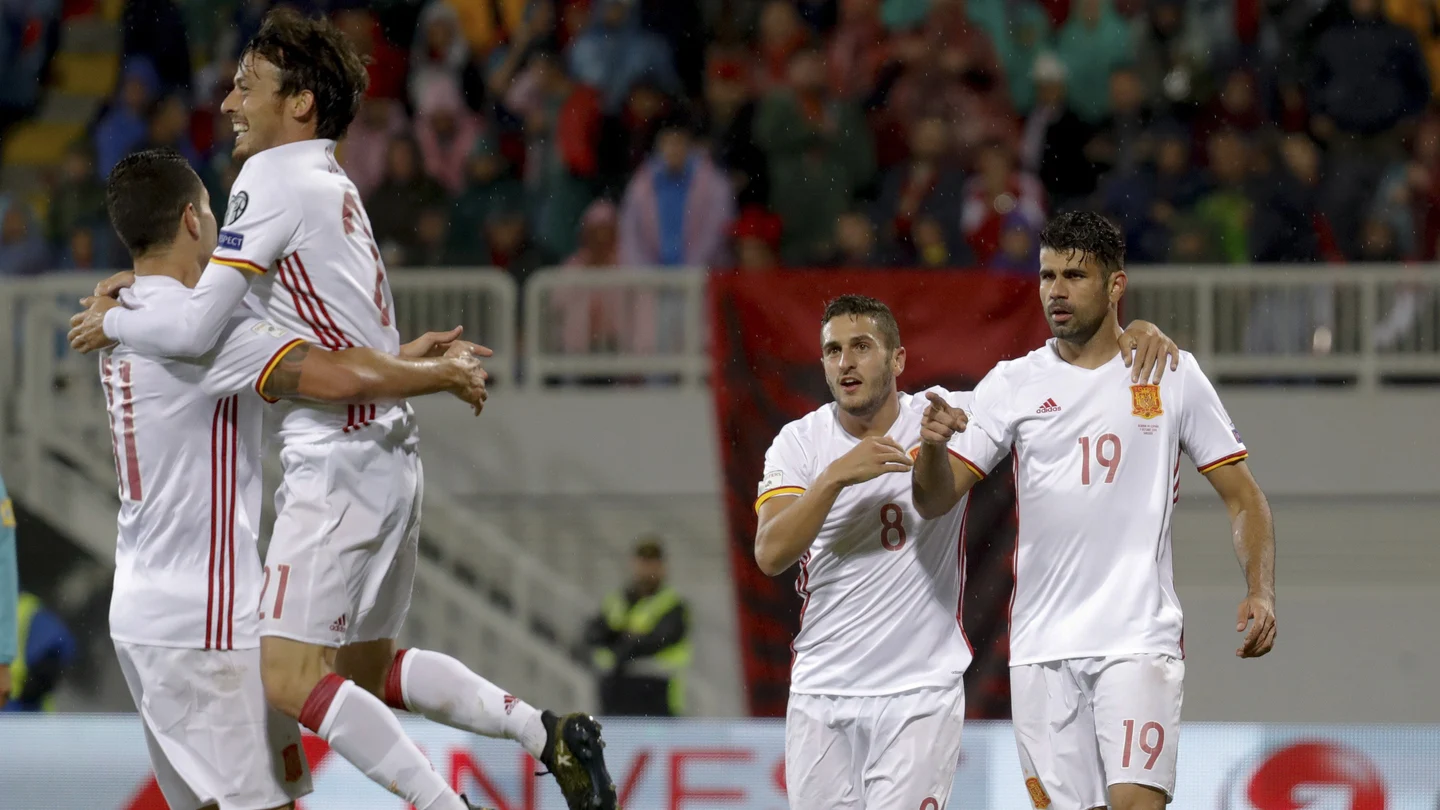 Los jugadores de España celebran el gol de Diego Costa ante Albania Los jugadores de España celebran el gol de Diego Costa ante Albania