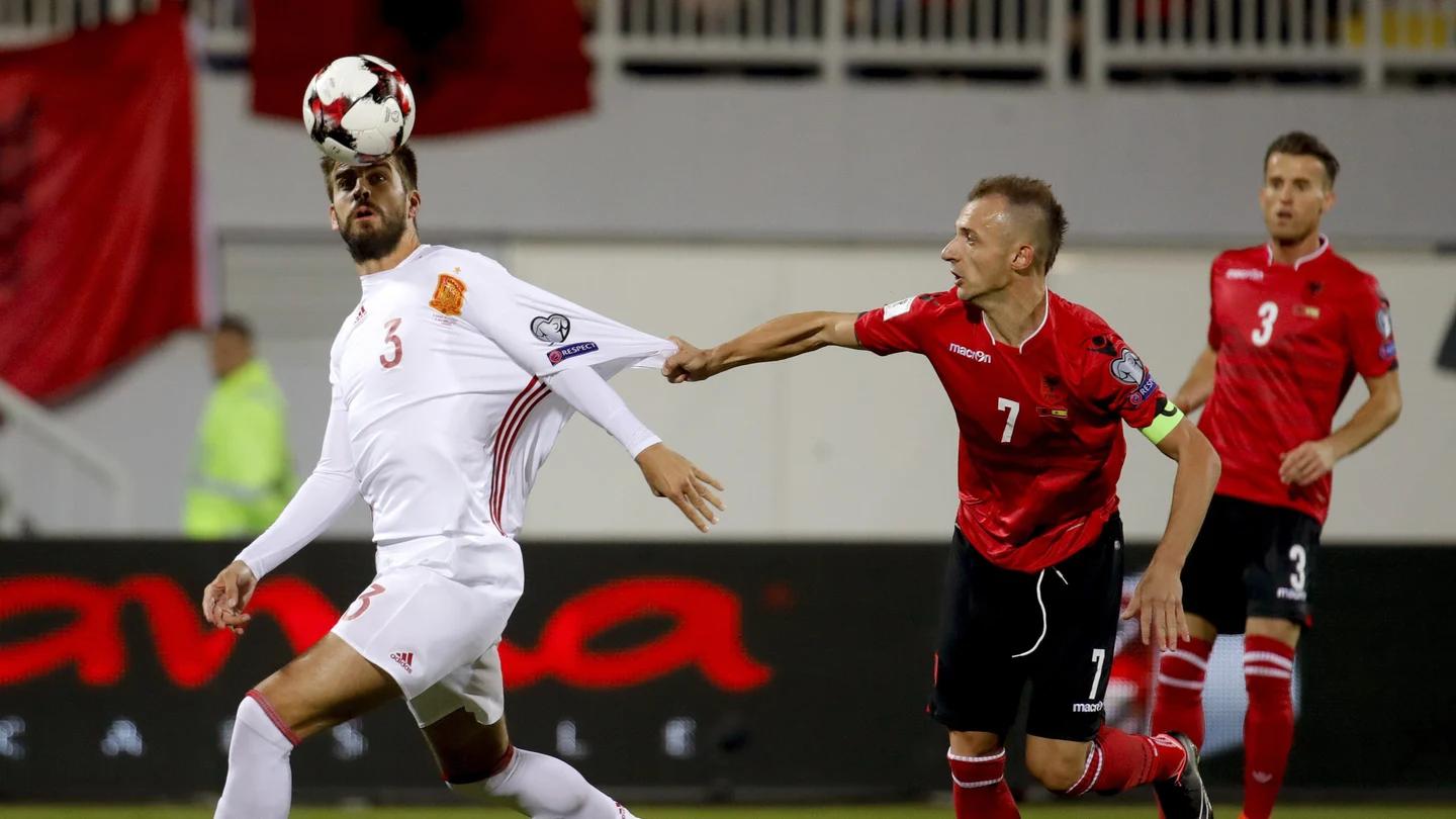 Gerard Piqué, durante el partido contra Albania Gerard Piqué, durante el partido contra Albania