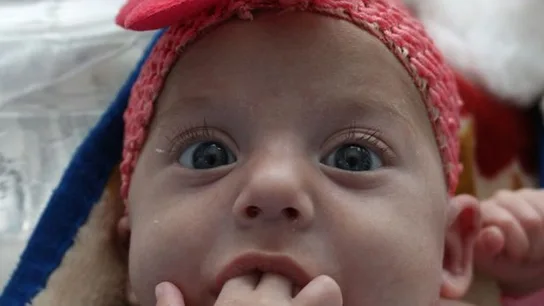 Mais, una bebé siria a la que su madre ha intentado matar antes de intentar quitarse la vida Mais, una bebé siria a la que su madre ha intentado matar antes de intentar quitarse la vida