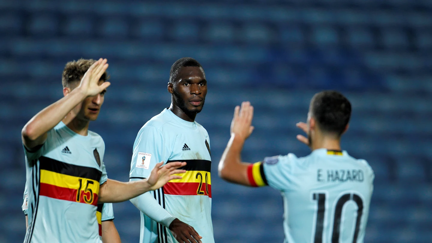 Benteke celebra uno de sus goles a Gibraltar Benteke celebra uno de sus goles a Gibraltar
