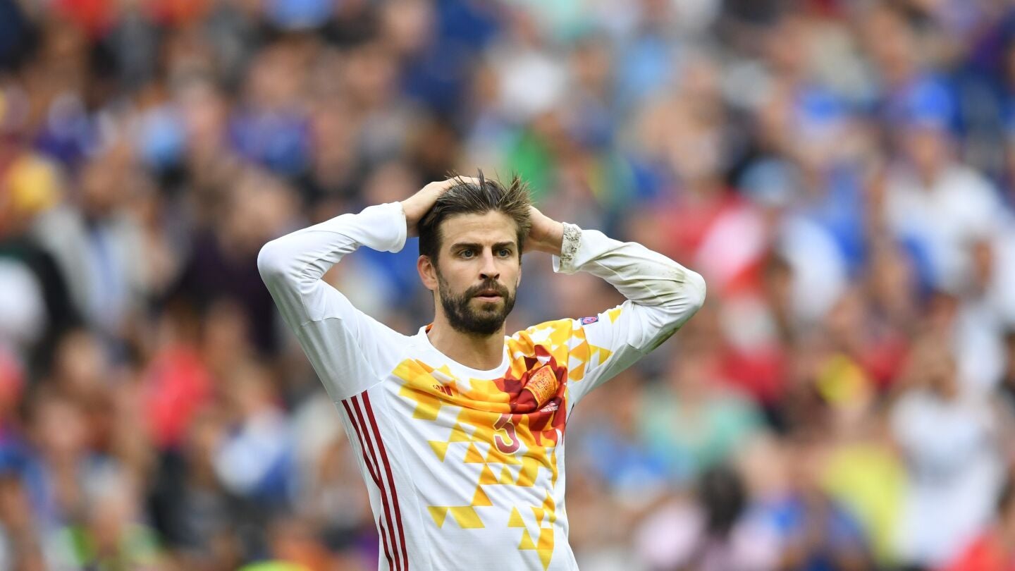 Piqu&eacute; se lamenta en un partido con la selecci&oacute;n espa&ntilde;ola