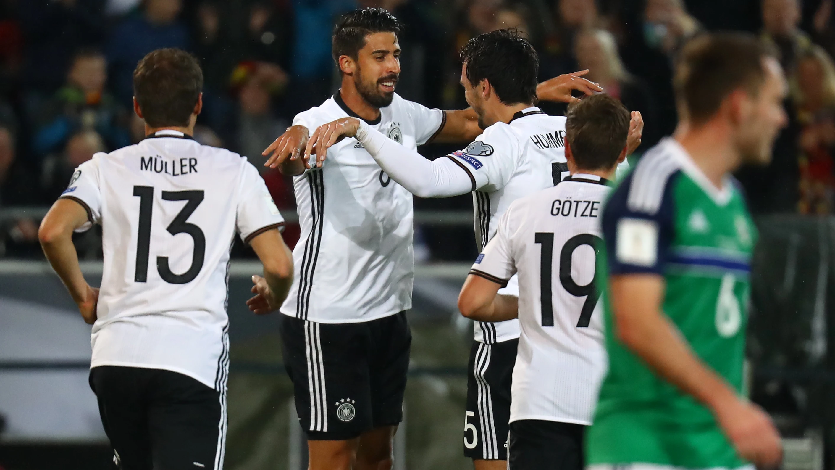 Khedira celebra su gol ante Irlanda del Norte