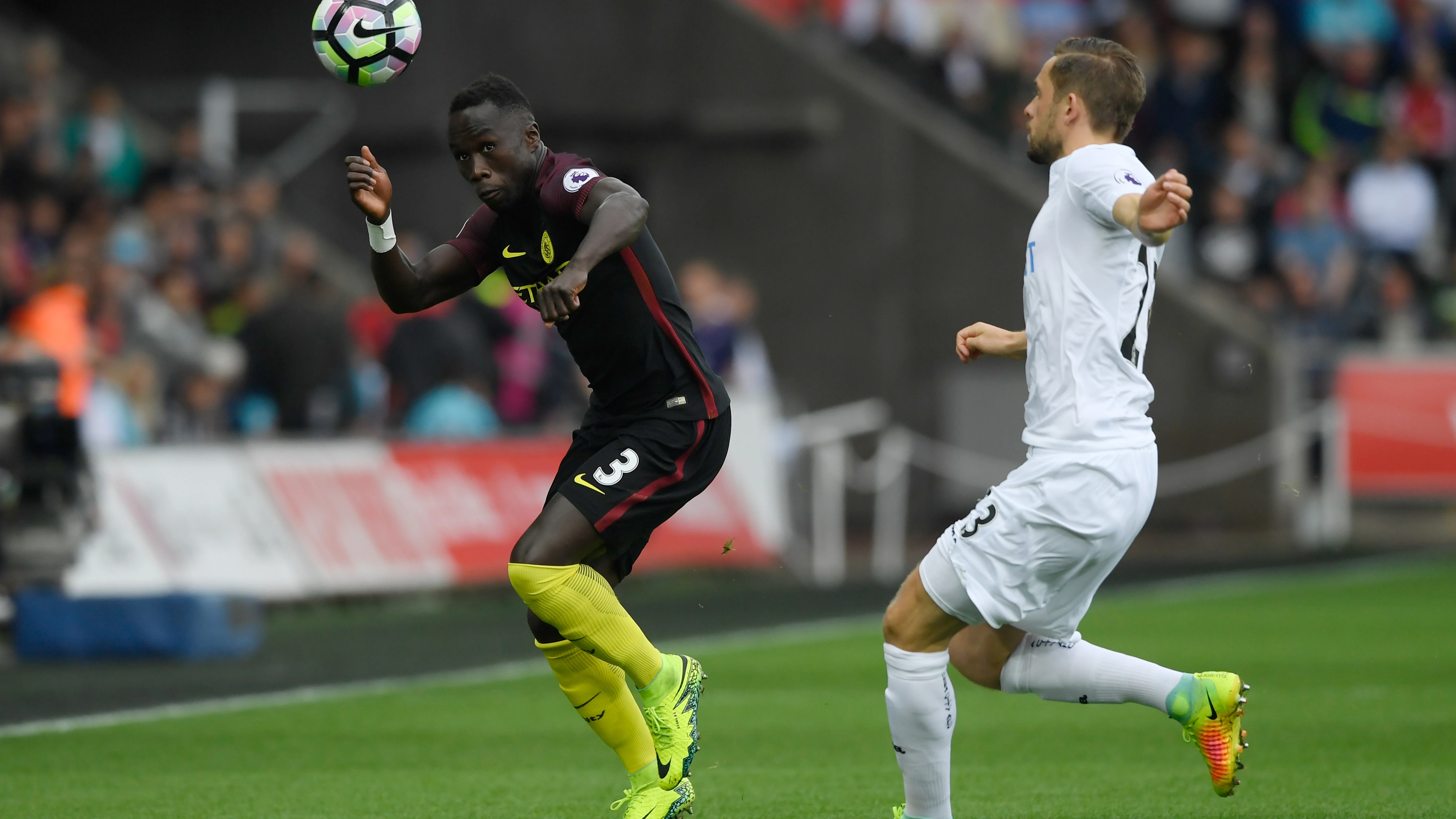 Bacary Sagna, en un partido con el Manchester City Bacary Sagna, en un partido con el Manchester City