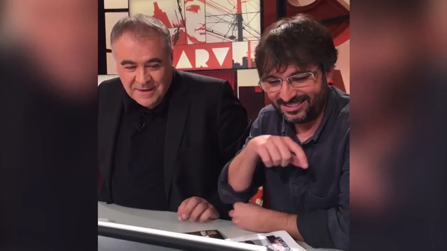 Frame 47.822729 de: Jordi Évole descubre el 'pactómetro' de Ferreras: "Acabo de hacer un Gobierno con PP, PSOE, PDC y EH Bildu" Frame 47.822729 de: Jordi Évole descubre el 'pactómetro' de Ferreras: "Acabo de hacer un Gobierno con PP, PSOE, PDC y EH Bildu"