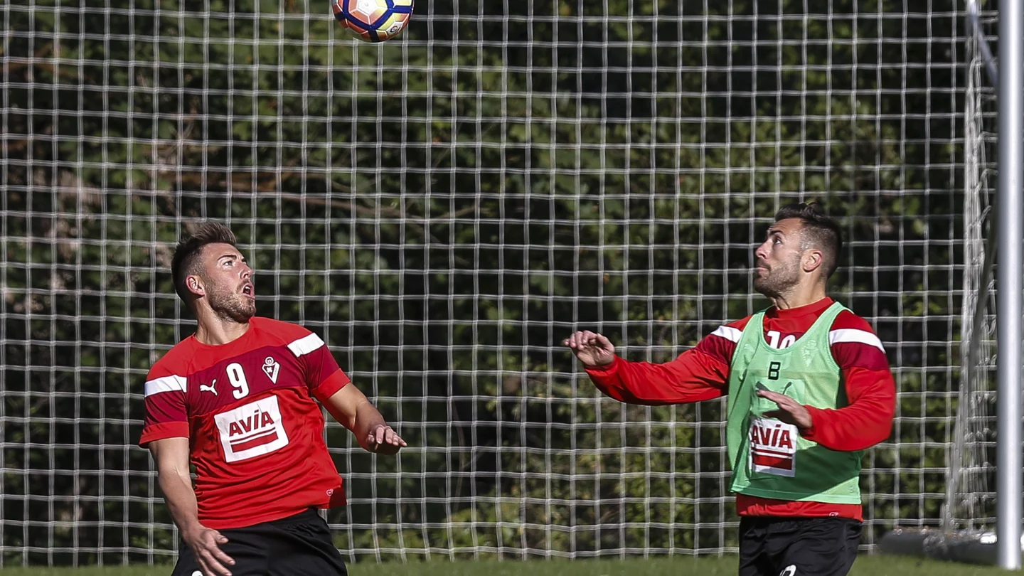 Sergi Enrich y Antonio Luna entrenan con el Eibar Sergi Enrich y Antonio Luna entrenan con el Eibar