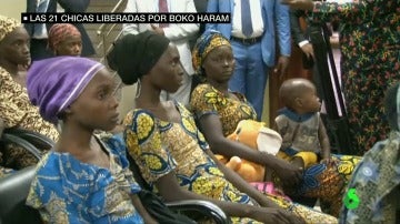 Frame 10.321069 de: La mayoría de las 21 niñas liberadas por Boko Haram vuelven a casa embarazadas, víctimas de las continuas violaciones