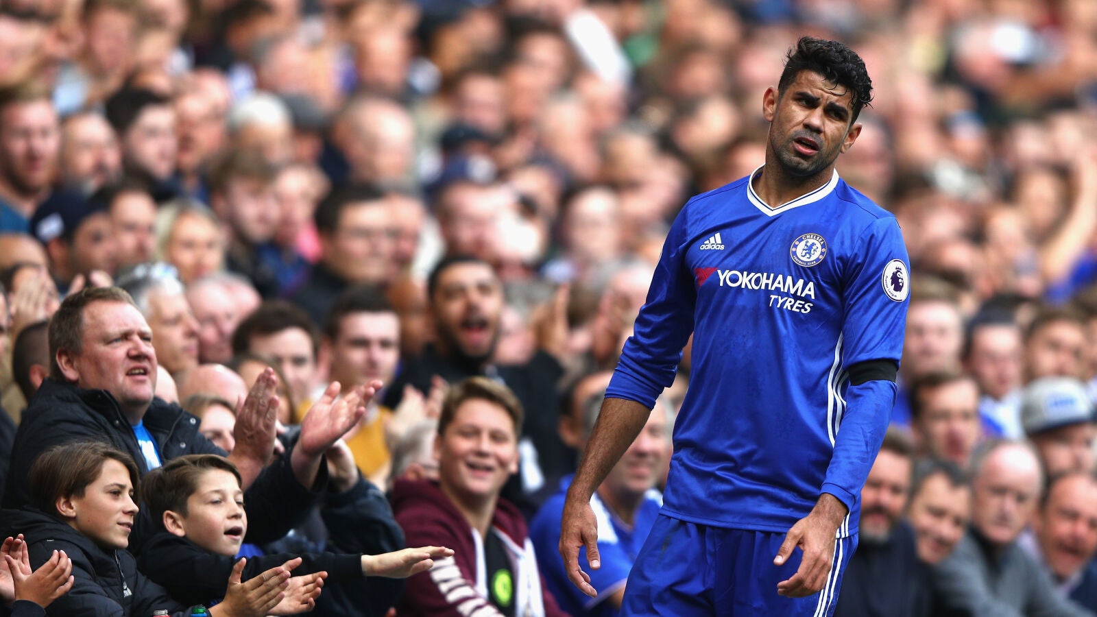 Diego Costa se enfada por una acci&oacute;n en el partido del Chelsea