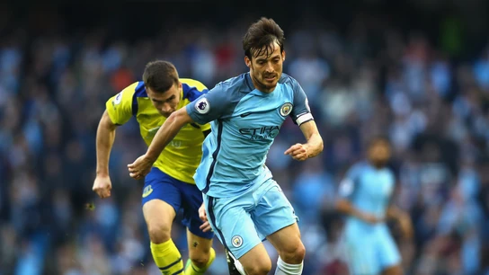 Silva conduce el balón en un partido con el Manchester City Silva conduce el balón en un partido con el Manchester City