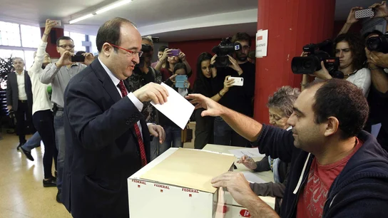 Miquel Iceta ejerciendo su derecho al voto Miquel Iceta ejerciendo su derecho al voto