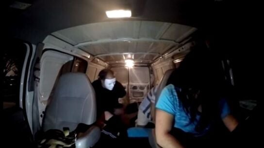 Representaci&oacute;n de un secuestro en un v&iacute;deo sobre los peligros de Internet para los menores