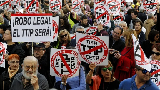 20.000 personas se manifiestan en Madrid contra los tratados de libre comercio 20.000 personas se manifiestan en Madrid contra los tratados de libre comercio