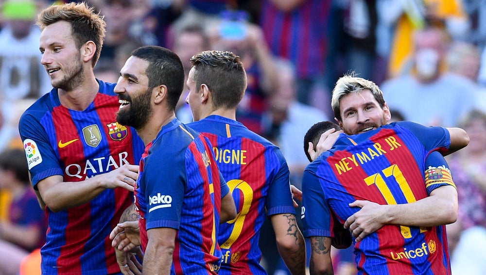 Los jugadores del Barcelona celebran un gol en el Camp Nou