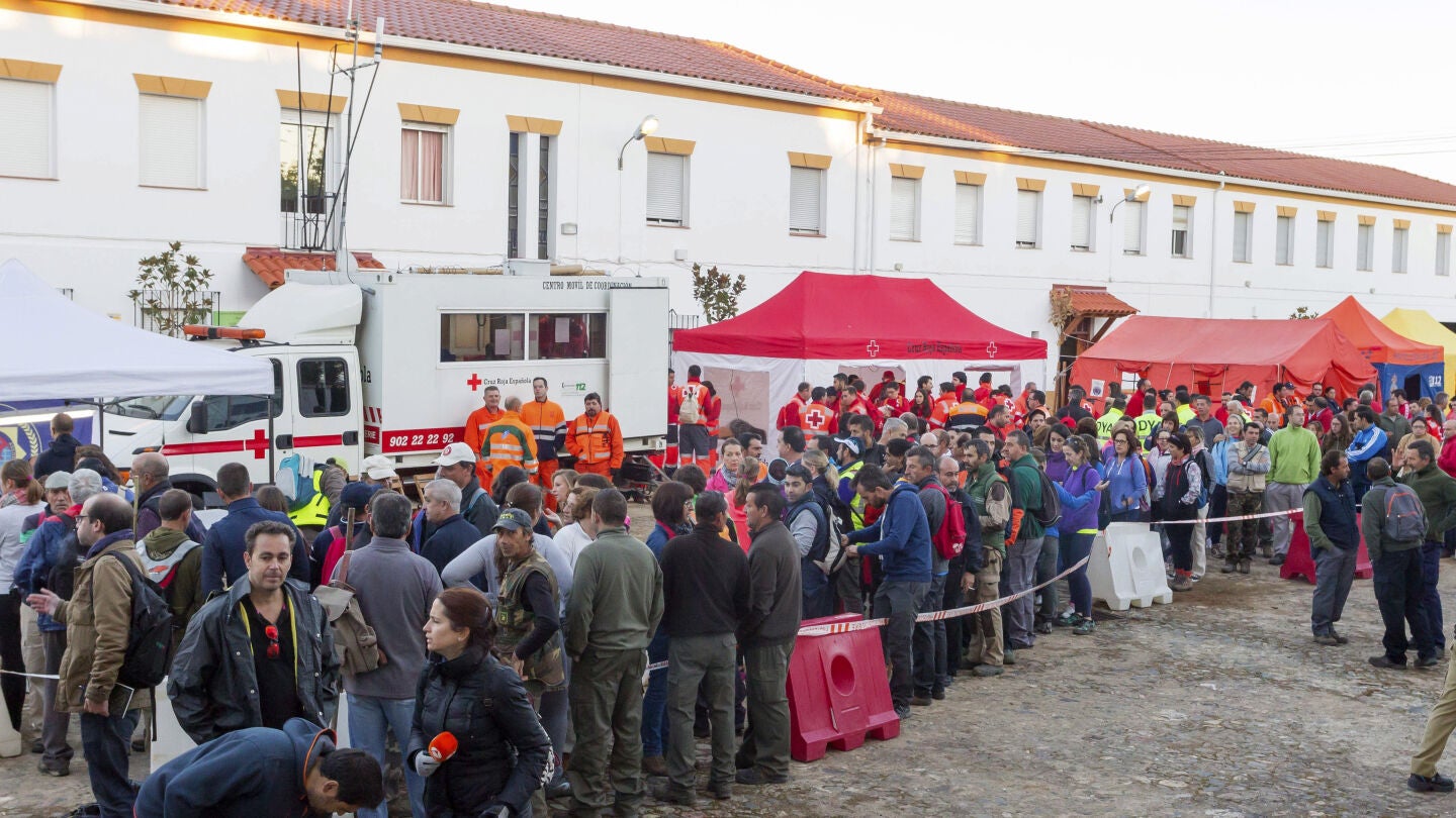 Familiares de personas desaparecidas de varios puntos de Espa&ntilde;a se unen a la gran batida que tiene lugar en Monesterio (Badajoz) en busca de alg&uacute;n indicio de Manuela Chavero