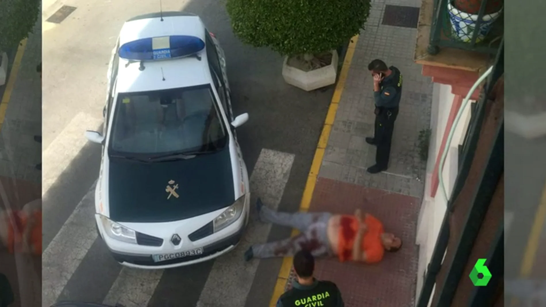 Frame 3.855429 de: Detienen a un hombre en Sevilla tras asesinar a su pareja 
