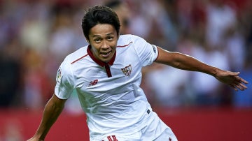 Kiyotake celebra un gol con el Sevilla