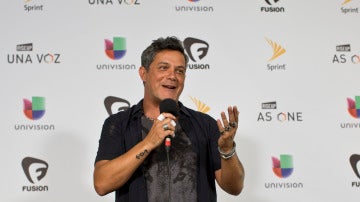 El cantante español Alejandro Sanz participa del concierto "Rise Up As One" celebrado en la frontera entre México y Estados Unidos, para reivindicar la diversidad, unión, y respeto a las diferencias
