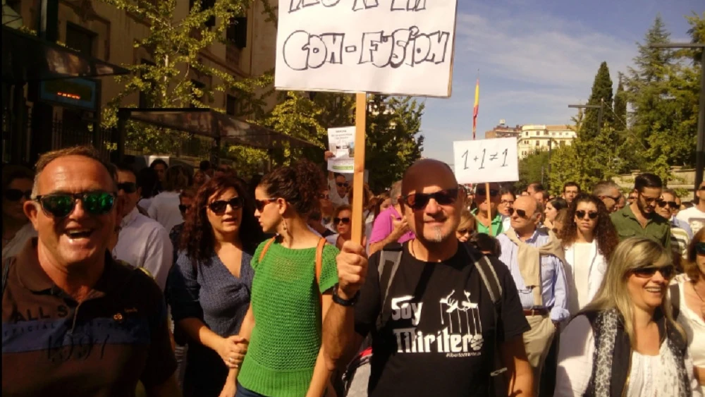 Manifestantes en la Marea Blanca por la sanidad pública