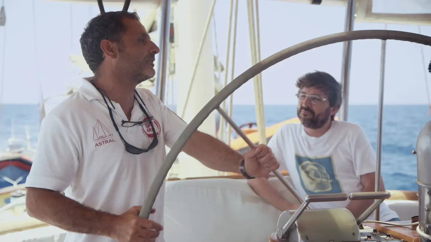 Jordi Évole entrevista a bordo del Astral a Andreu Rul·lan Jordi Évole entrevista a bordo del Astral a Andreu Rul·lan