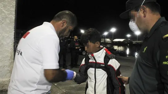 Efectivos de Salvamento marítimo han rescatado esta madrugada a seis inmigrantes de origen magrebí Efectivos de Salvamento marítimo han rescatado esta madrugada a seis inmigrantes de origen magrebí