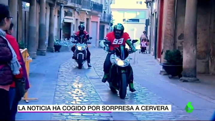 Frame 19.219887 de: El tricampeón Marc Márquez coge por sorpresa a Cervera