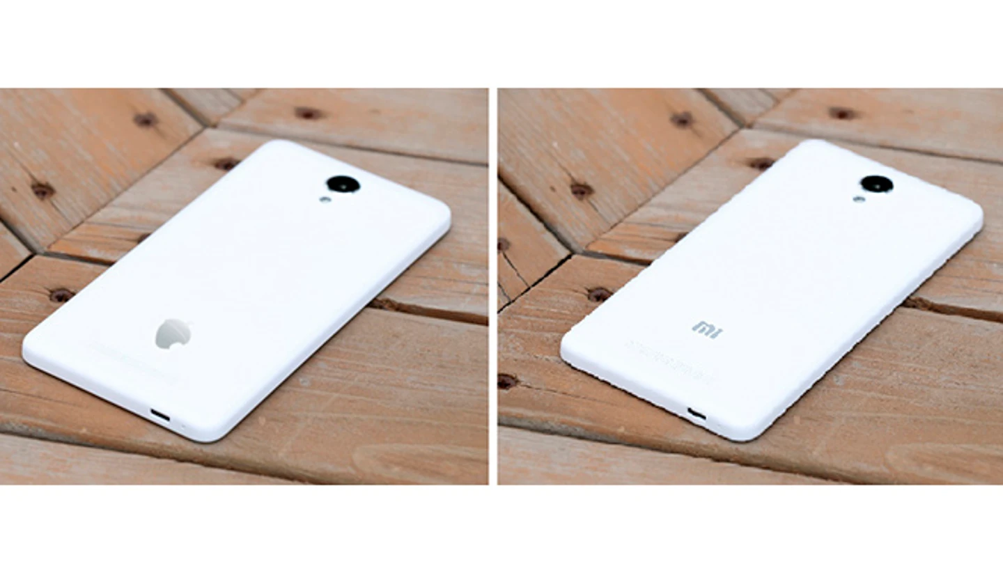Comparativa del reverso de dos teléfonos Zetta y Xiaomi Comparativa del reverso de dos teléfonos Zetta y Xiaomi