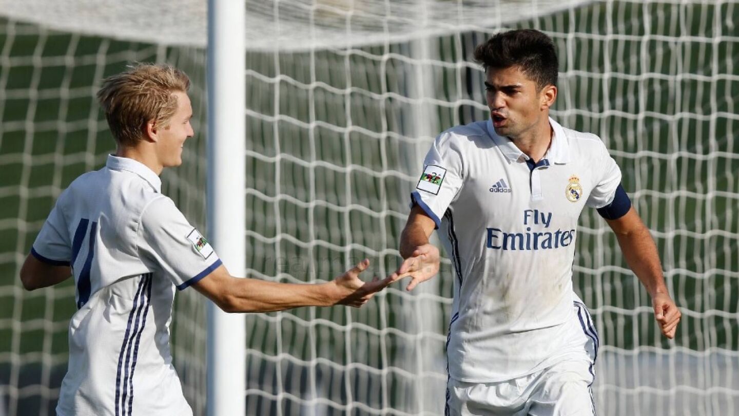 Enzo Zidane celebra su golazo junto a Odegaard