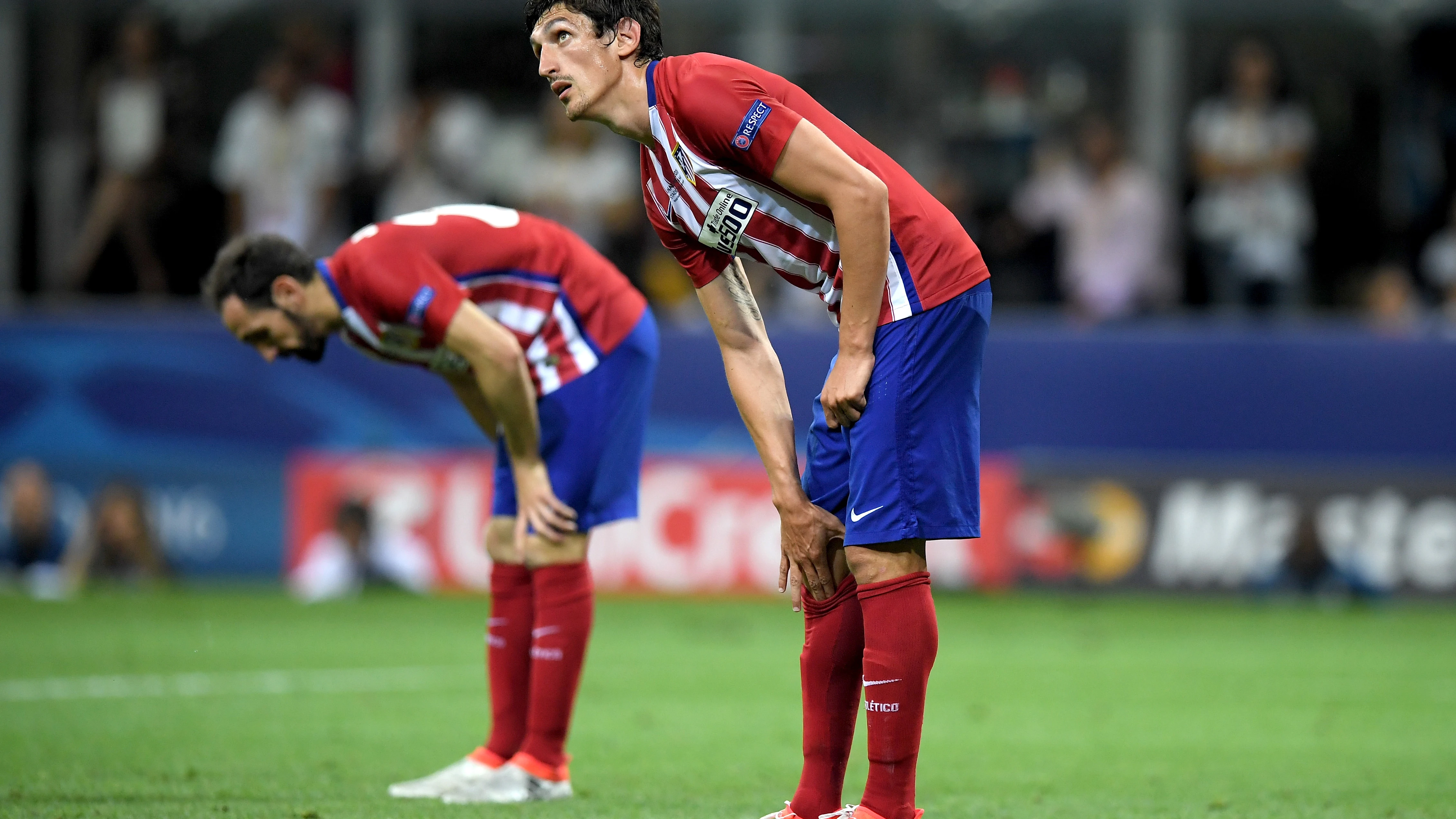 Savic junto a Juanfran en un partido del Atlético de Madrid Savic junto a Juanfran en un partido del Atlético de Madrid
