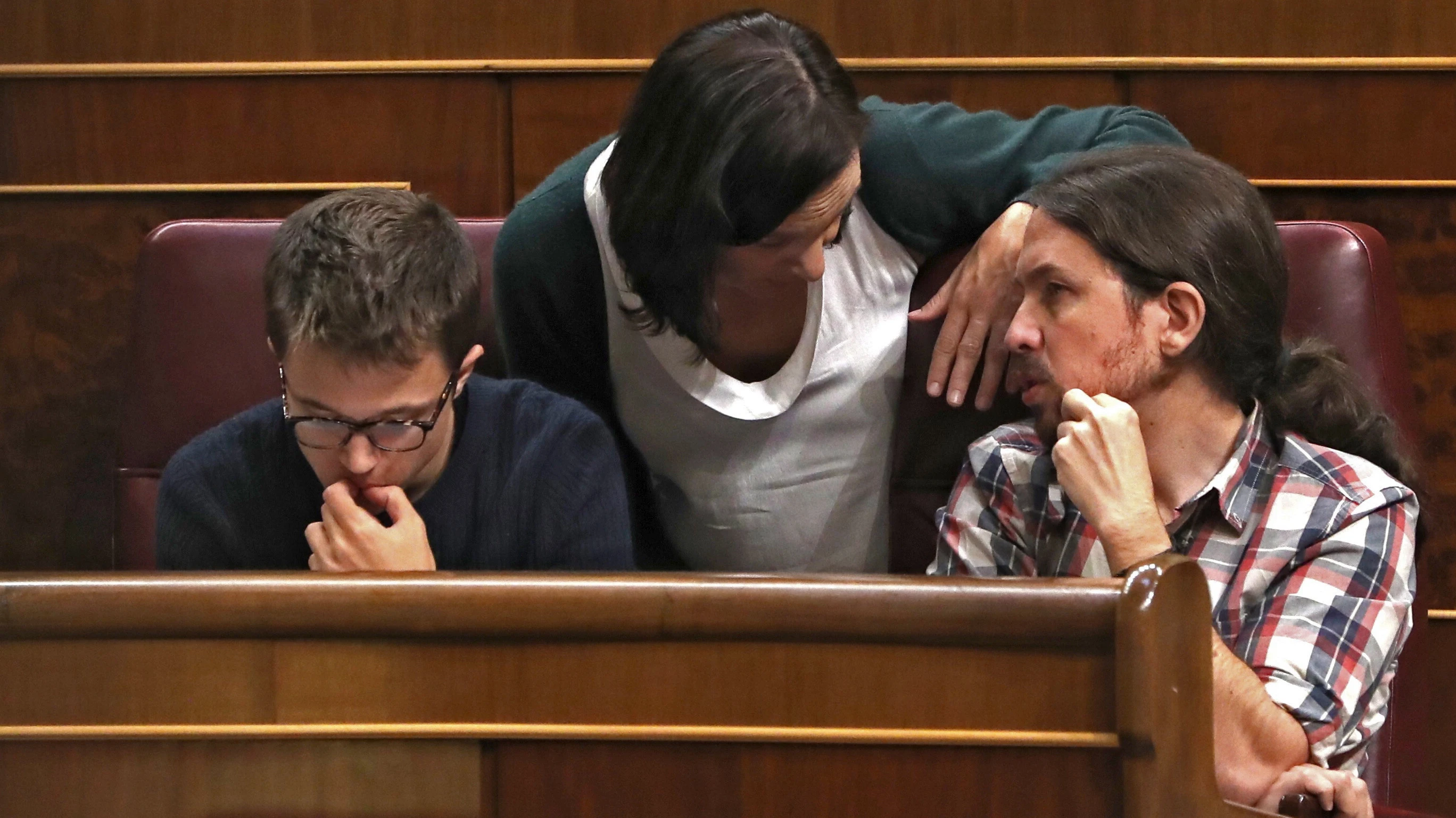 Íñigo Errejón, Carolina Bescansa y Pablo Iglesias, en el Congreso