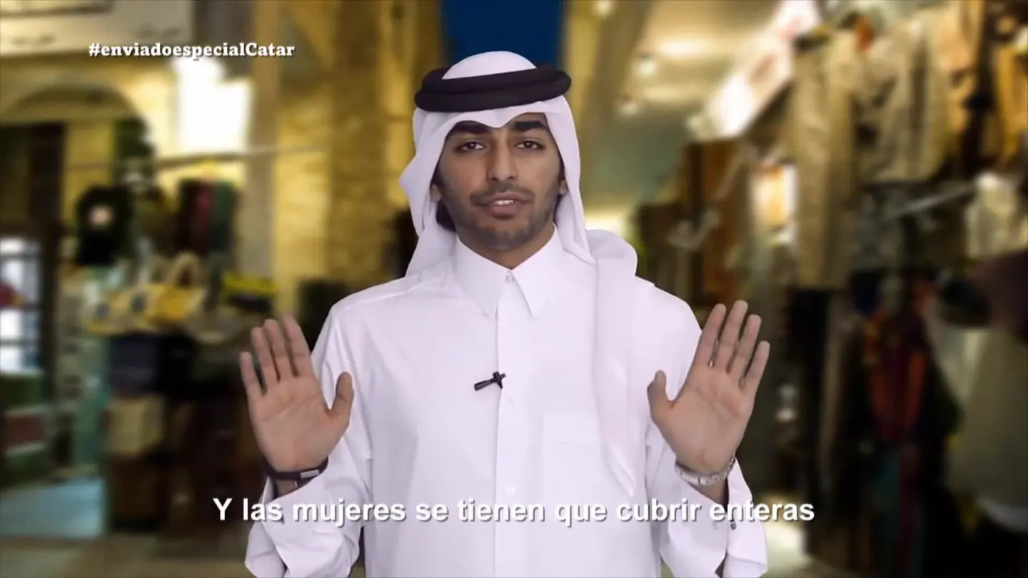 Hombres de blanco, mujeres de negro: la indumentaria recomendada para presentarse en sociedad en Catar Hombres de blanco, mujeres de negro: la indumentaria recomendada para presentarse en sociedad en Catar