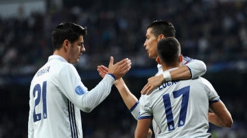 Morata y Cristiano Ronaldo celebran junto a Lucas Vázquez el gol del gallego