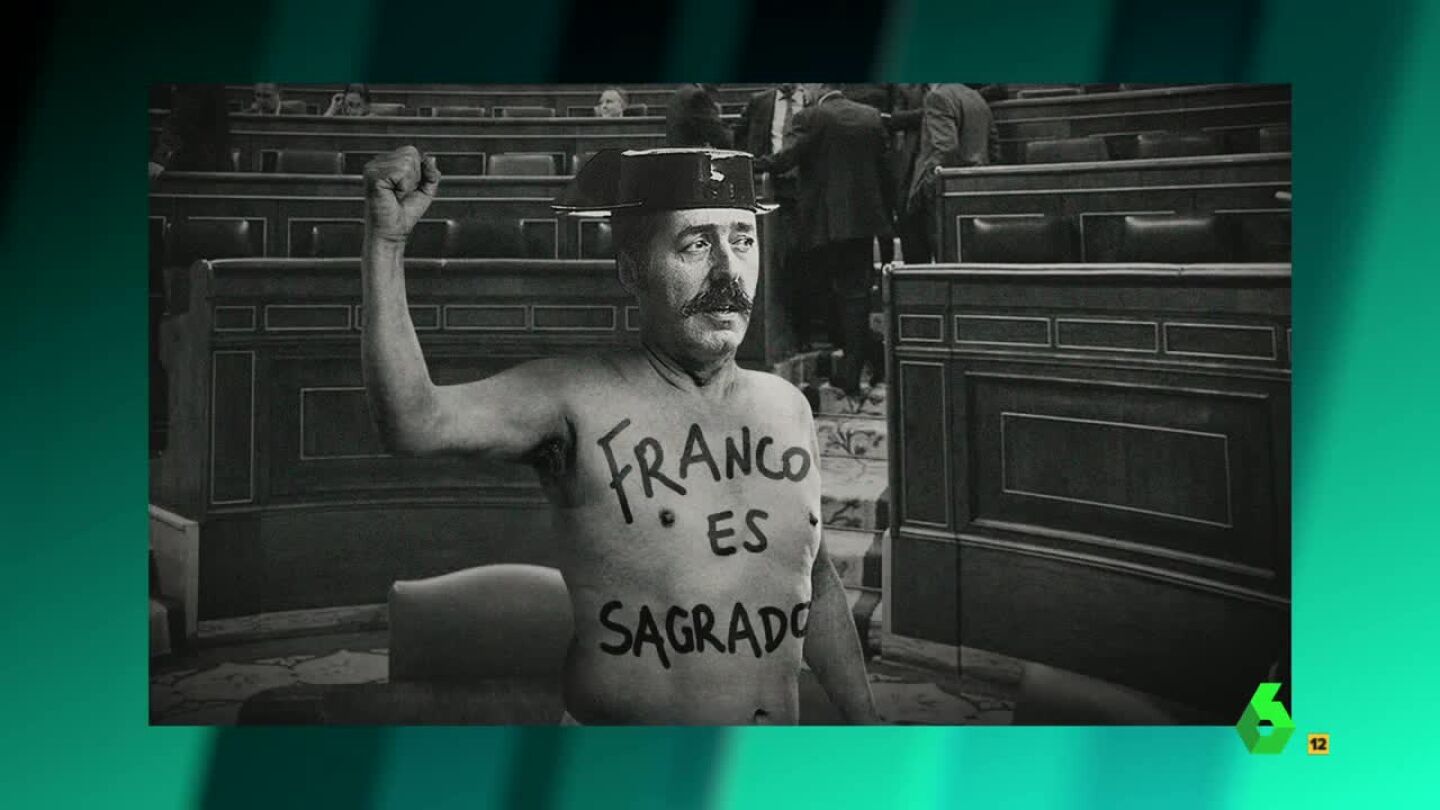 Un Guardia Civil semidesnudo en el Congreso para distraer al Hemiciclo