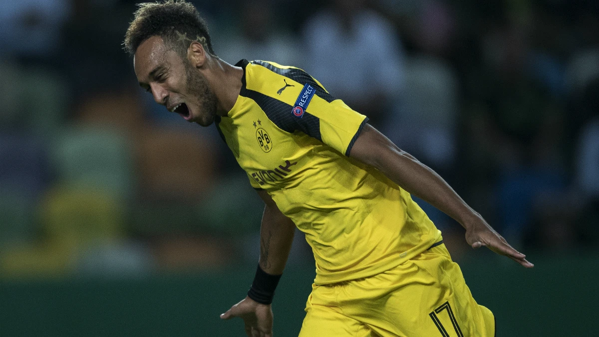 Aubameyang celebra un gol con el Borussia