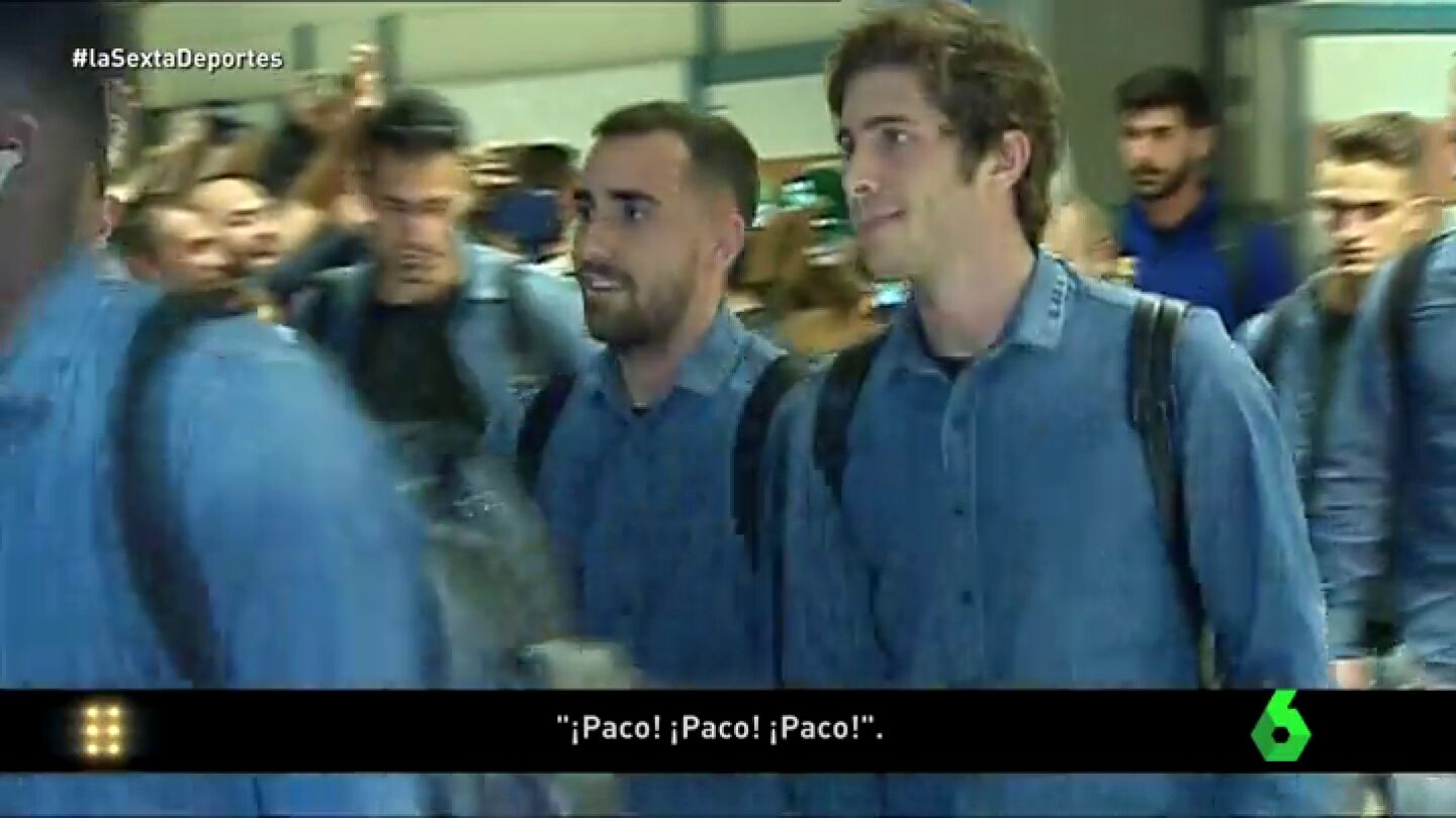 Frame 0.189262 de: Paco Alc&aacute;cer vuelve a Valencia recibido con &aacute;nimos