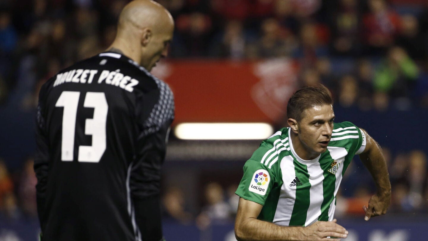 Joaqu&iacute;n celebra su gol ante el Osasuna
