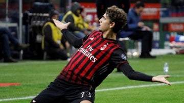 Locatelli celebra un gol con el Milan