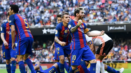Leo Messi celebra el 2-3 en Mestalla Leo Messi celebra el 2-3 en Mestalla